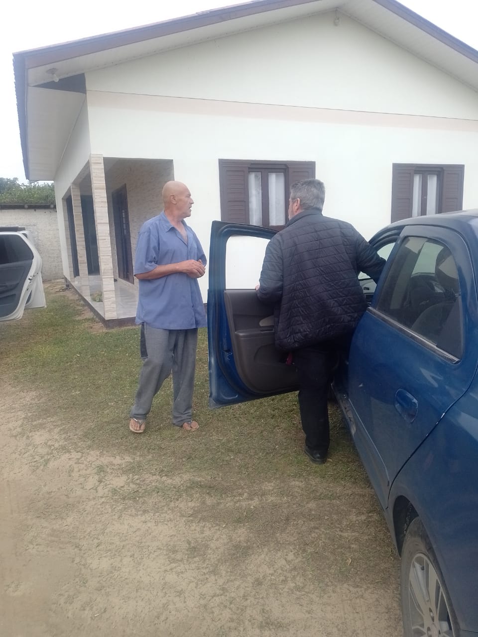 Alcir Marcos durante visita a uma residência
